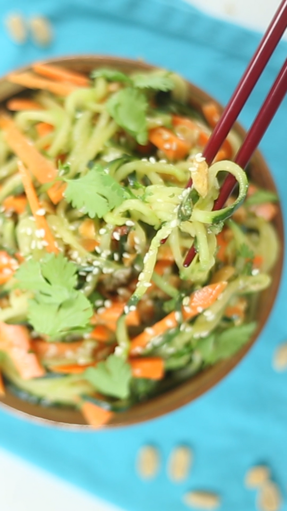 Ensalada de noodles con zanahoria y pepino – acompañamiento fresco y saludable