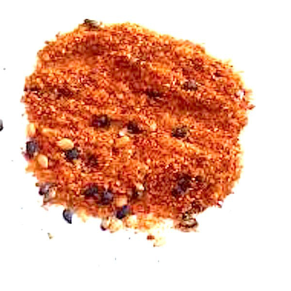 Shichimi TogarashiCondimento japonés de siete especias , una mezcla de pimiento rojo , pimienta sansho , piel de naranja tostada , sésamo blanco y negro , alga nori y jengibre. Simplemente añadir un poquito y descubrirás todo el auténtico sabor japonés , utilizado en arro